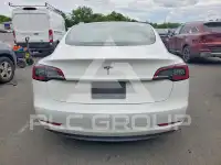 2023 Tesla Model 3 фото