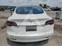 2023 Tesla Model 3 фото