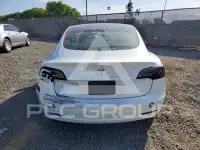 2023 Tesla Model 3 фото