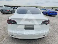 2023 Tesla Model 3 фото