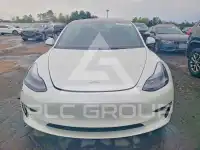 2023 Tesla Model 3 фото