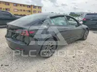 2023 Tesla Model 3 фото
