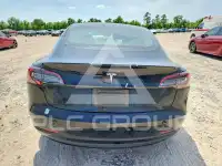 2023 Tesla Model 3 фото