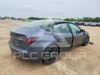 2023 Tesla Model 3 фото