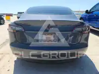 2023 Tesla Model 3 фото