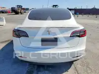 2023 Tesla Model 3 фото