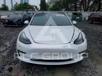 2023 Tesla Model 3 фото