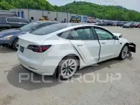 2023 Tesla Model 3 фото