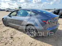 2023 Tesla Model 3 фото