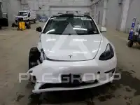 2023 Tesla Model 3 фото