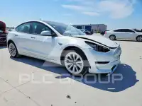 2023 Tesla Model 3 фото