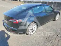 2023 Tesla Model 3 фото