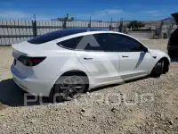 2023 Tesla Model 3 фото