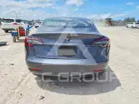 2023 Tesla Model 3 фото