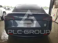 2023 Tesla Model 3 фото