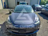 2023 Tesla Model 3 фото