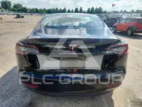 2023 Tesla Model 3 фото
