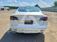 2023 Tesla Model 3 фото