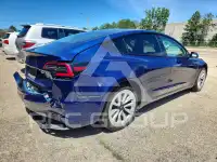 2023 Tesla Model 3 фото