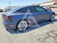 2023 Tesla Model 3 фото