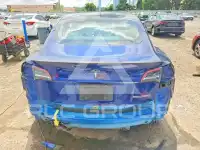 2023 Tesla Model 3 фото