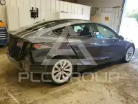 2023 Tesla Model 3 фото