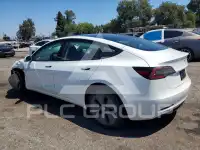 2023 Tesla Model 3 фото