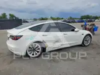 2023 Tesla Model 3 фото