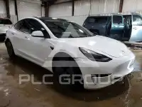 2023 Tesla Model 3 фото