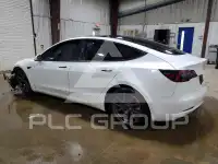 2023 Tesla Model 3 фото