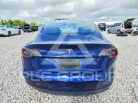 2023 Tesla Model 3 фото