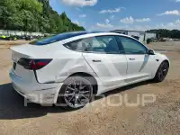2023 Tesla Model 3 фото