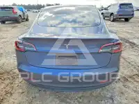 2023 Tesla Model 3 фото