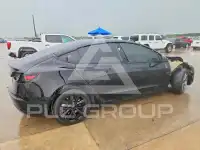 2023 Tesla Model 3 фото