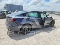2023 Tesla Model 3 фото