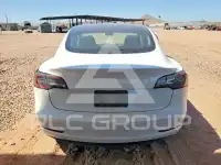 2023 Tesla Model 3 фото
