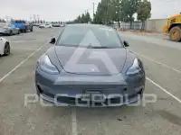 2023 Tesla Model 3 фото