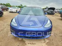 2023 Tesla Model 3 фото
