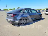 2023 Tesla Model 3 фото