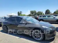 2023 Tesla Model 3 фото