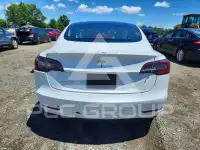 2023 Tesla Model 3 фото