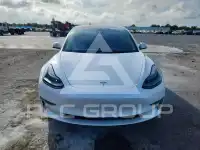 2023 Tesla Model 3 фото