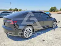 2023 Tesla Model 3 фото