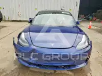 2023 Tesla Model 3 фото