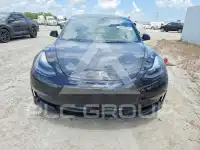 2023 Tesla Model 3 фото