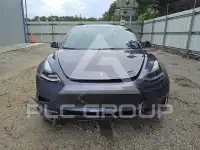 2023 Tesla Model 3 фото