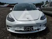 2023 Tesla Model 3 фото