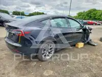 2023 Tesla Model 3 фото