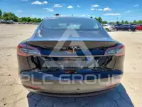 2023 Tesla Model 3 фото