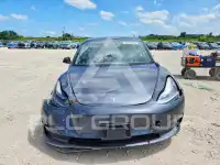 2023 Tesla Model 3 фото